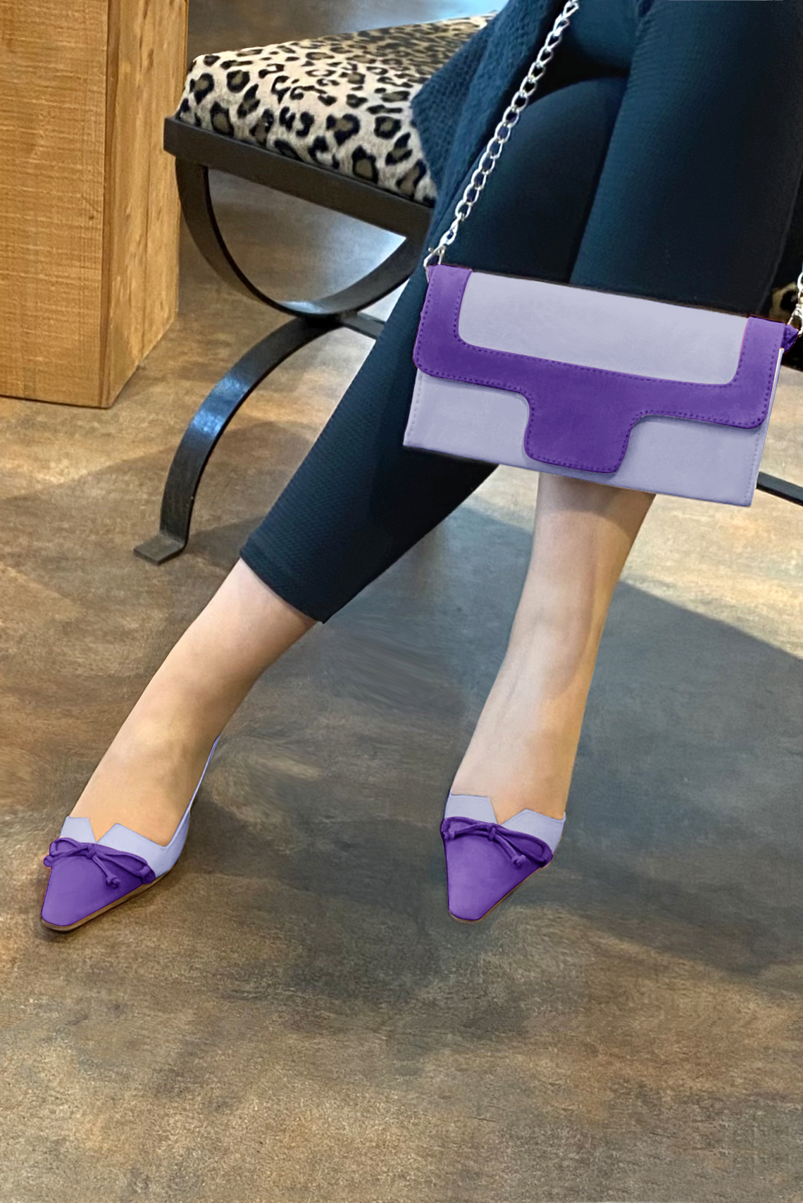 Violet purple women's open back shoes, with a knot. Tapered toe. Medium spool heels. Worn view - Florence KOOIJMAN